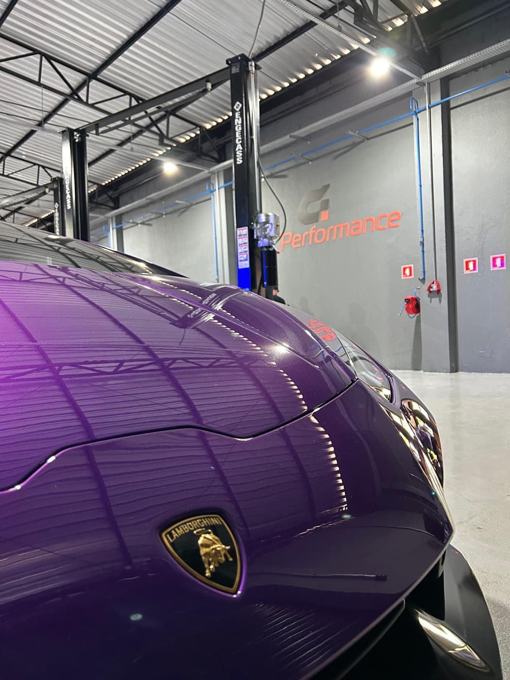 Lamborghini em atendimento na oficina GT Performance